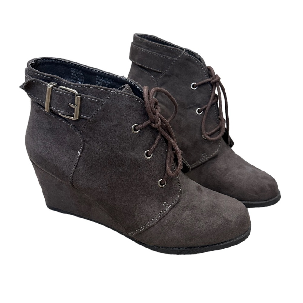 SO Grey Suede Hayride Wedge Lace Up Ankle Boots With Side Buckle SIZE 8 1/2